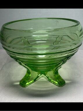 EAPG Footed Bowl Sierra “Swirl” Anchor Hocking, 1930, Green Depression Glass